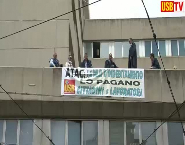 roma-i-lavoratori-occupano-la-sede-atac