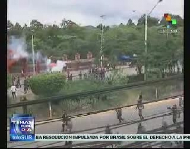 honduraspolizia-reprime-gli-studenti-in-piazza-contro-i-brogli