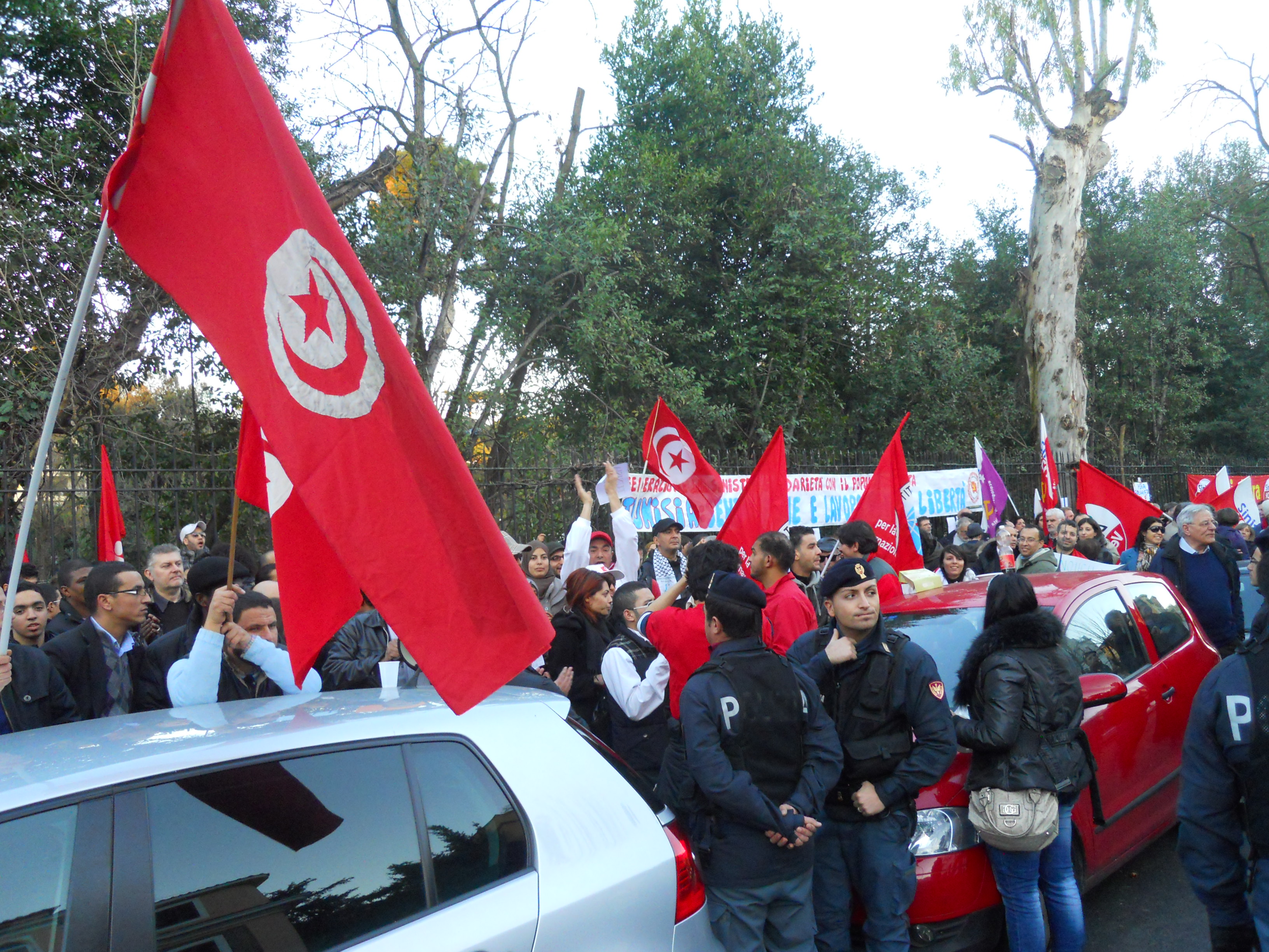 Ambasciata di Tunisia – Sit in per la democrazia – Roma 15/1/2011
